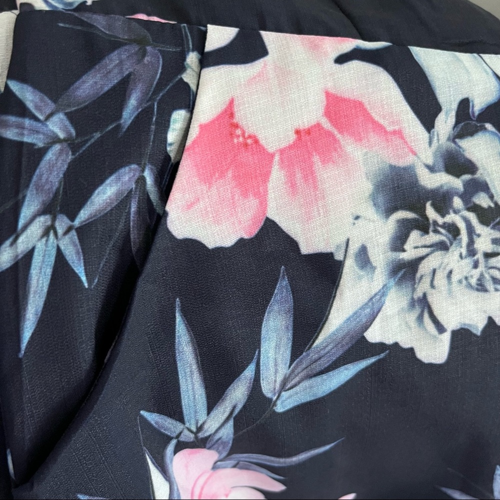 Showpo navy floral strapless playsuit size 14/XL NWT - Picture 7 of 8